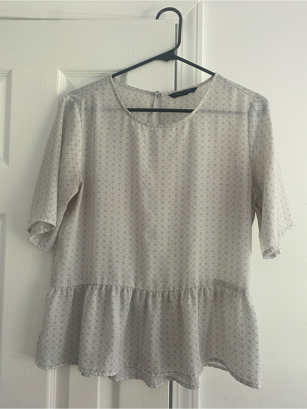 Banana Republic Light Gray Geometric Peplum Blouse